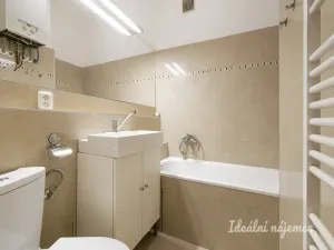 Pronájem bytu 2+1, Praha - Vysočany, Novovysočanská, 56 m2