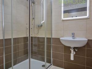 Pronájem bytu 2+kk, Jesenice, Cedrová, 69 m2