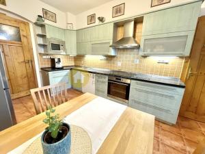 Prodej rodinného domu, Strakonice - Strakonice I, Zvolenská, 336 m2