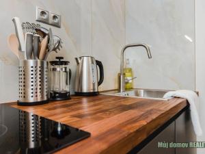 Pronájem bytu 2+kk, Praha - Hloubětín, Laponská, 49 m2