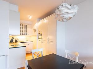 Pronájem bytu 2+kk, Praha - Karlín, Křižíkova, 55 m2