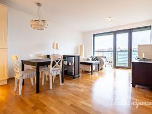 Pronájem bytu 2+kk, Praha - Karlín, Křižíkova, 55 m2