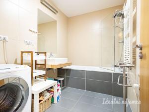 Pronájem bytu 2+kk, Praha - Karlín, Křižíkova, 55 m2