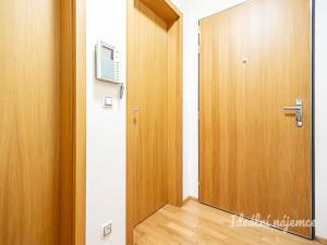 Pronájem bytu 2+kk, Praha - Karlín, Křižíkova, 55 m2