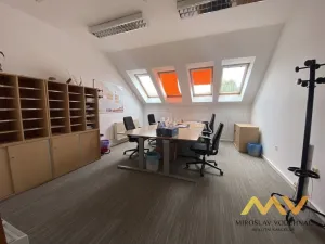 Pronájem kanceláře, Hradec Králové, Československé armády, 306 m2