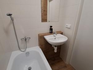 Pronájem bytu 2+1, Uničov, Nerudova, 53 m2