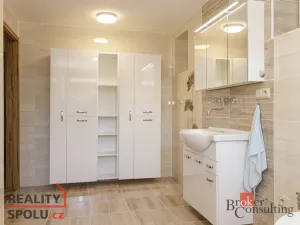 Prodej rodinného domu, Holasovice - Loděnice, 252 m2