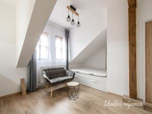 Pronájem bytu 1+kk, Praha - Košíře, Holečkova, 19 m2