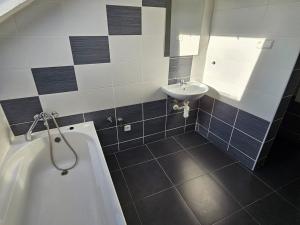 Pronájem bytu 2+1, Litvínov - Horní Litvínov, Tržní, 63 m2