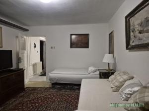 Pronájem bytu 1+1, Praha - Modřany, Kolářova, 35 m2