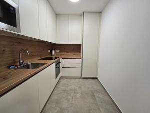 Pronájem bytu 2+kk, Praha - Košíře, Naskové, 62 m2