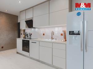 Prodej bytu 2+kk, Klatovy - Klatovy III, Husovo náměstí, 78 m2