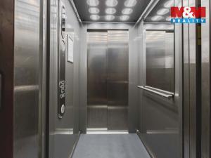 Prodej bytu 2+kk, Klatovy - Klatovy III, Husovo náměstí, 78 m2