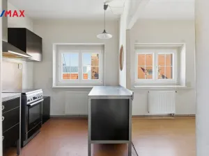 Prodej bytu 4+1, Karlovy Vary, Bulharská, 130 m2