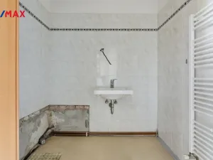 Prodej bytu 4+1, Karlovy Vary, Bulharská, 130 m2