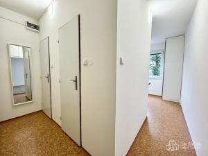 Pronájem bytu 1+1, Karlovy Vary, Krymská, 37 m2