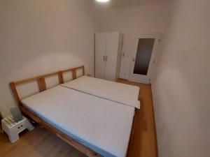 Pronájem bytu 2+kk, Praha - Žižkov, Buchovcova, 48 m2