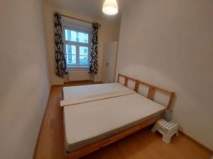 Pronájem bytu 2+kk, Praha - Žižkov, Buchovcova, 48 m2