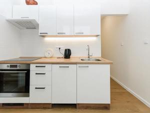 Pronájem bytu 3+1, Praha - Hlubočepy, Voskovcova, 78 m2