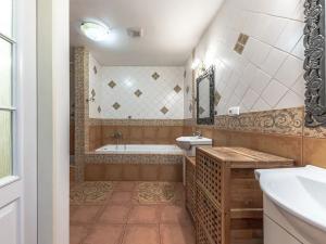 Prodej restaurace, Kokořín, 375 m2