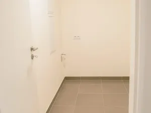 Pronájem bytu 2+kk, Praha - Vysočany, Poděbradská, 59 m2