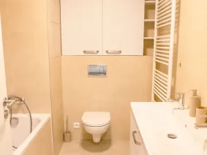 Pronájem bytu 2+kk, Praha - Vysočany, Poděbradská, 59 m2