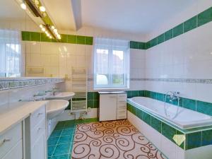 Prodej rodinného domu, Zádub-Závišín, 292 m2