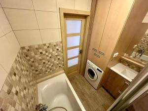 Pronájem bytu 3+kk, Praha, Podnádražní, 60 m2