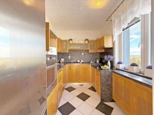 Prodej bytu 4+1, Lišov, Čechova, 78 m2