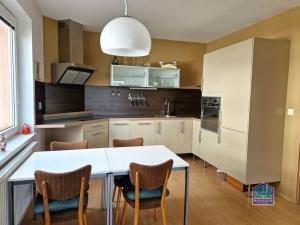 Pronájem bytu 2+kk, Plzeň - Severní Předměstí, Znojemská, 66 m2