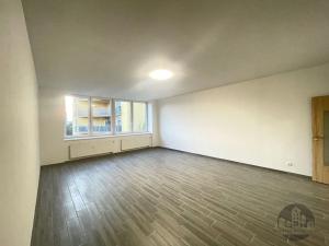 Pronájem bytu 1+kk, Praha - Vysočany, Na Harfě, 50 m2
