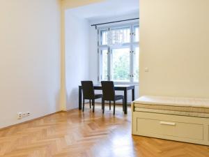Pronájem bytu 1+kk, Praha - Bubeneč, Korunovační, 35 m2
