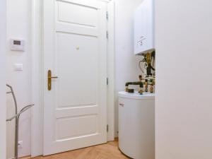 Pronájem bytu 1+kk, Praha - Bubeneč, Korunovační, 35 m2