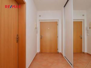 Pronájem bytu 1+kk, Praha - Strašnice, Názovská, 41 m2
