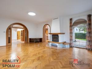 Pronájem vily, Dolní Břežany, V Zahradách, 369 m2