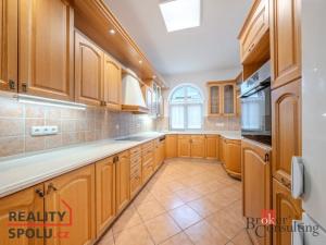 Pronájem vily, Dolní Břežany, V Zahradách, 369 m2