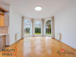 Pronájem vily, Dolní Břežany, V Zahradách, 369 m2