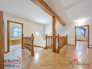 Pronájem vily, Dolní Břežany, V Zahradách, 369 m2