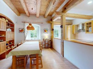 Prodej vícegeneračního domu, Okounov - Oslovice, 600 m2