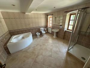 Prodej vícegeneračního domu, Povrly, Lysá, 635 m2