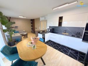 Pronájem bytu 3+kk, Praha - Řepy, Schwarzové, 80 m2