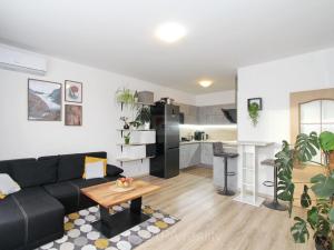 Pronájem bytu 2+kk, Praha - Vysočany, Pod Harfou, 54 m2