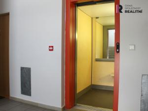 Pronájem bytu 1+kk, Karlovy Vary - Stará Role, Nejdlova, 31 m2