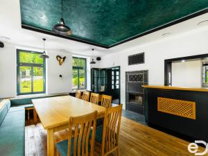 Prodej ubytování, Jablonec nad Nisou, U Lesního divadla, 2930 m2