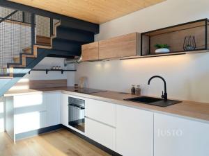 Pronájem bytu 2+kk, Praha, Naskové, 45 m2