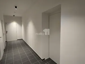 Pronájem bytu 2+kk, Praha - Bubeneč, Korunovační, 40 m2