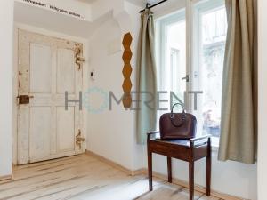 Pronájem bytu 1+1, Praha - Malá Strana, Malostranské náměstí, 31 m2