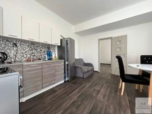 Pronájem bytu 1+1, Karlovy Vary, Chebská, 36 m2