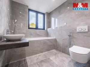 Prodej bytu 4+kk, Praha - Holyně, náměstí Pod lípou, 121 m2