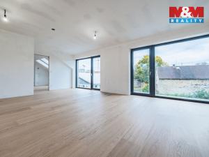 Prodej bytu 4+kk, Praha - Holyně, náměstí Pod lípou, 121 m2